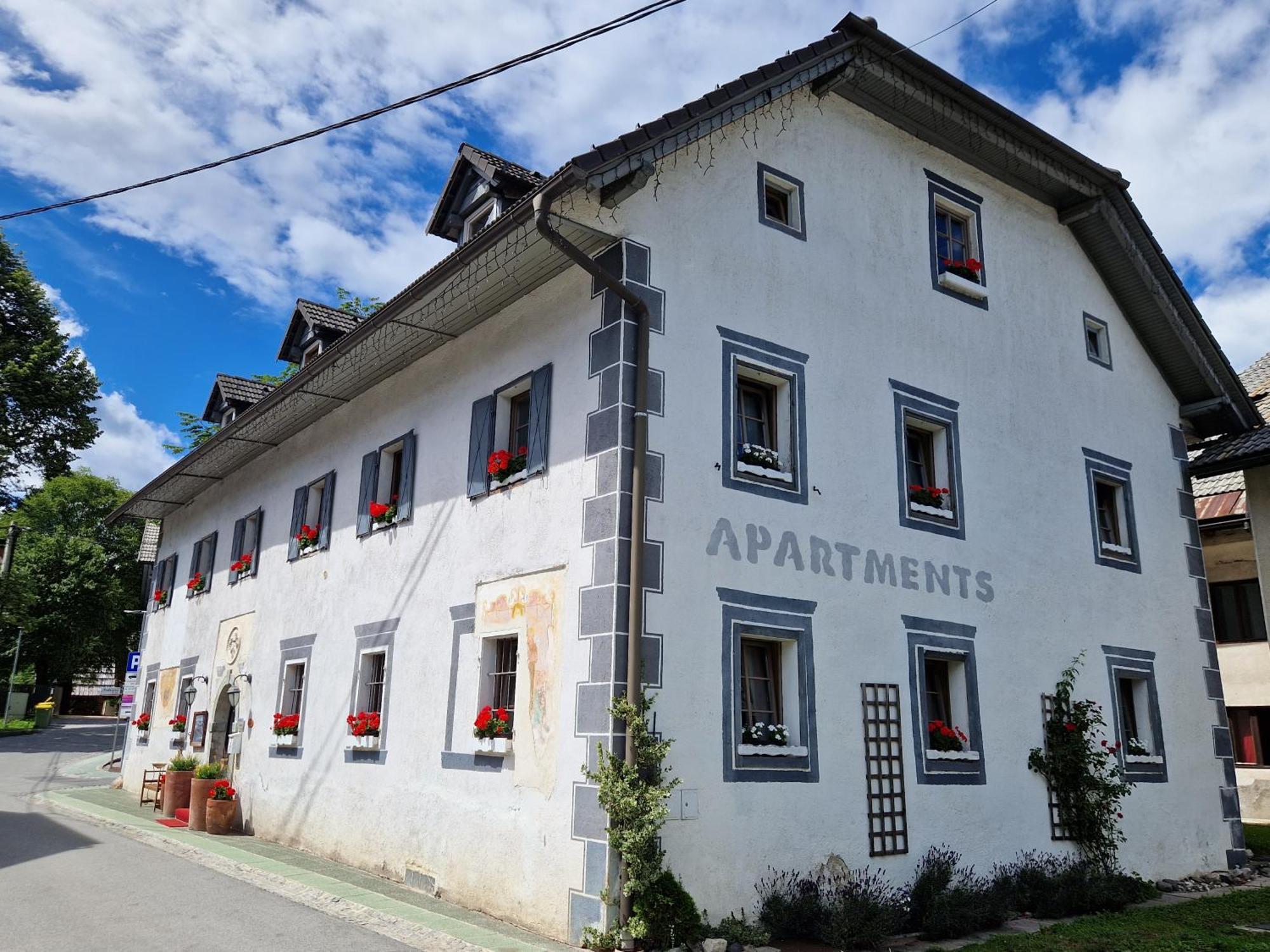 Apartments Belopeski Dvori Кранска гора Екстериор снимка